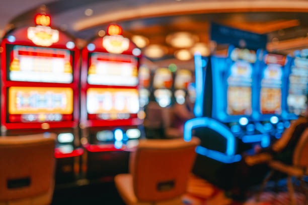 lunatoto free-play blackjack table interface with virtual chips and dealer video